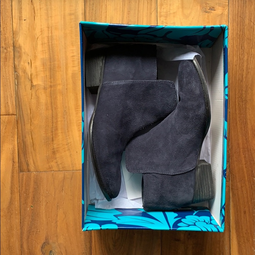 Seychelles Wonder Suede Navy Booties